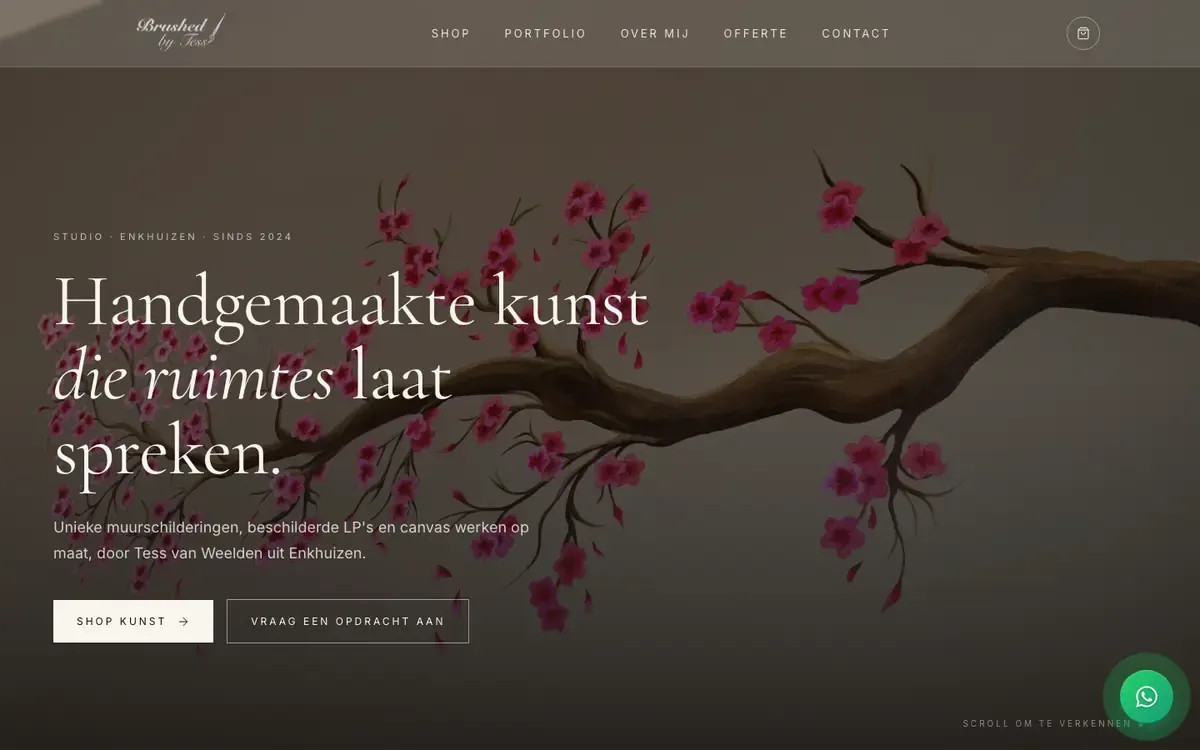 De held van de website van Brushed by Tess